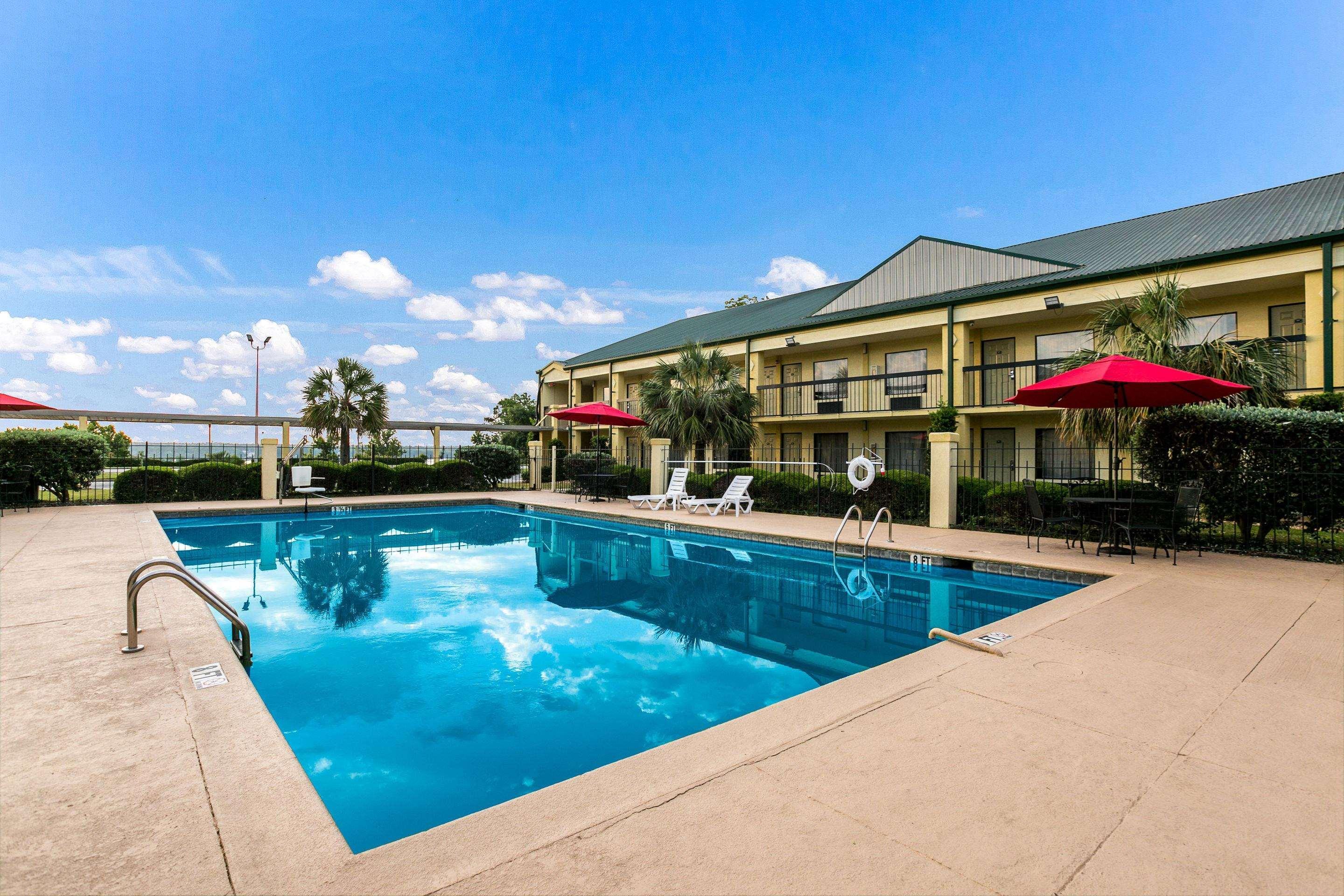 Quality Inn & Suites Near Lake Eufaula Exteriör bild