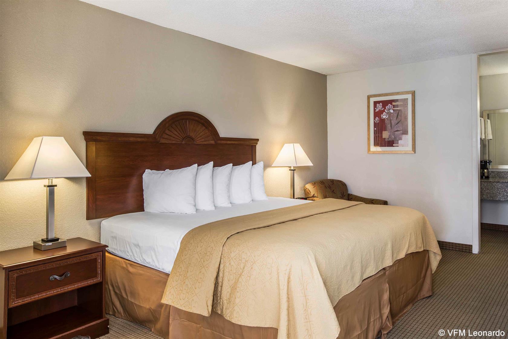 Quality Inn & Suites Near Lake Eufaula Exteriör bild