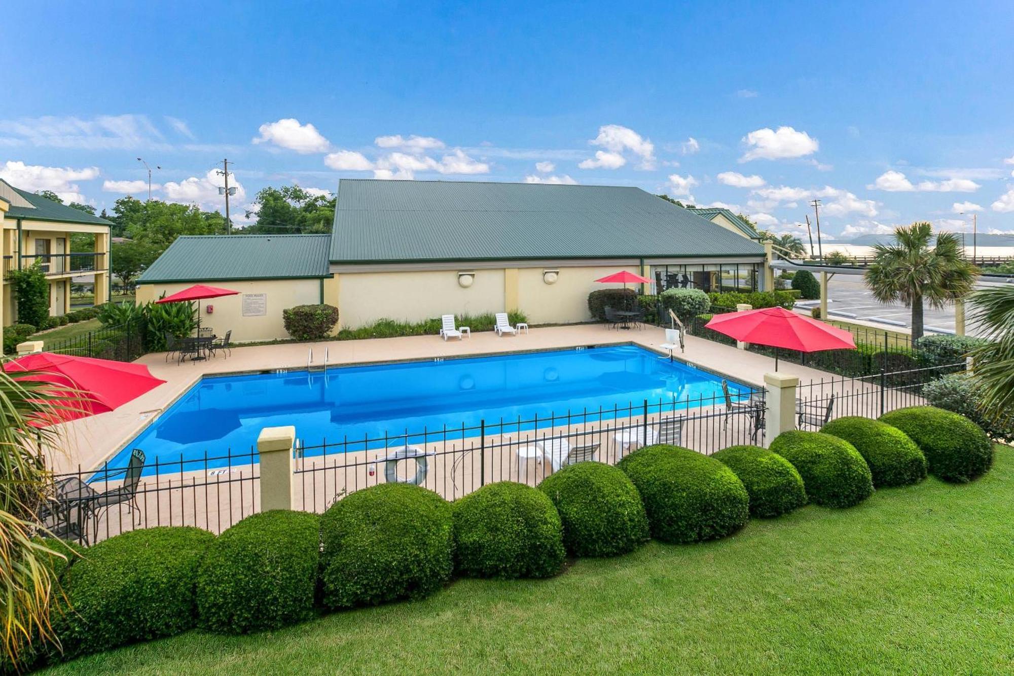 Quality Inn & Suites Near Lake Eufaula Exteriör bild