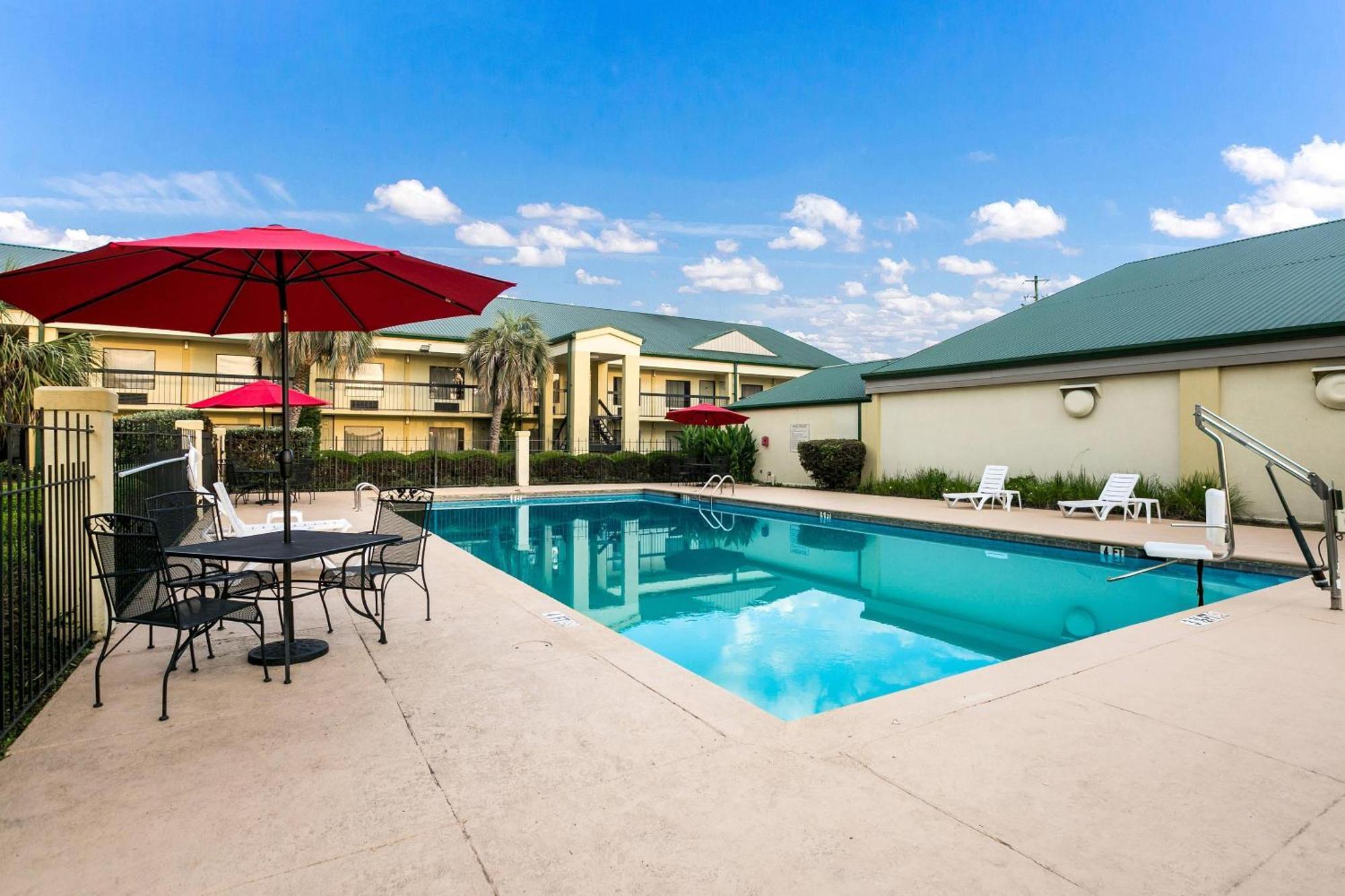 Quality Inn & Suites Near Lake Eufaula Exteriör bild